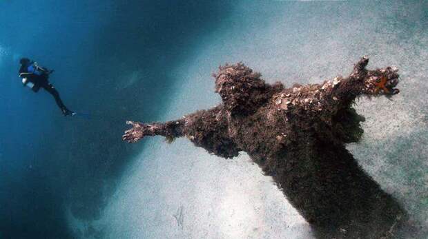 Подводная статуя страшные места, страшные места на земле, страшные места на земле фото