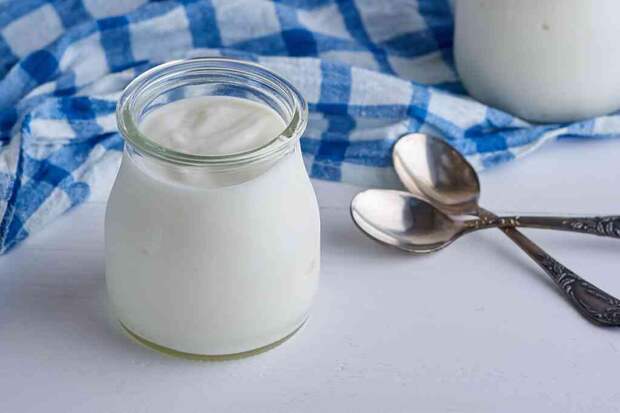 Почему греческий йогурт полезнее сметаны и обычного йогурта