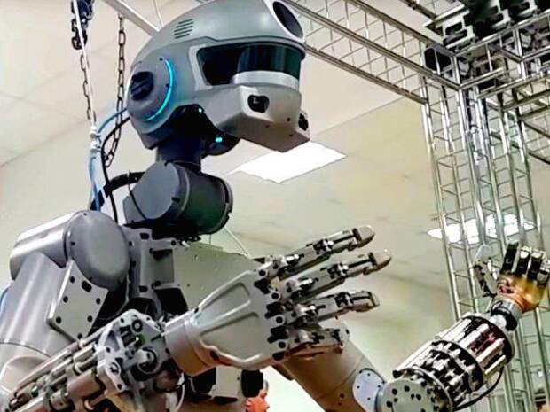 Российский боевой робот Федор напугал западные СМИ
