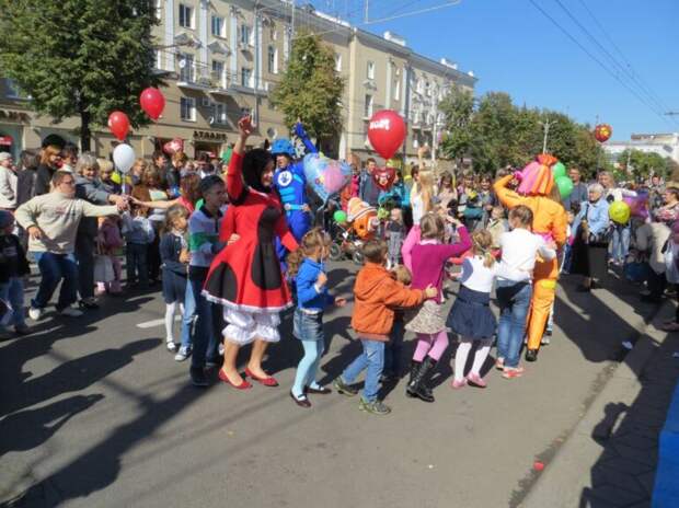 Российские города массово отменяют праздничные мероприятия из-за СВО