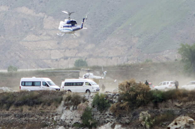Агентство ISNA опубликовало первое фото с места крушения вертолета Раиси