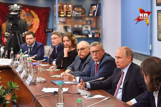 В редакции "Комсомольской правды" прошло совещание президента России с руководителями крупнейших печатных СМИ. Фото: Виктор ГУСЕЙНОВ