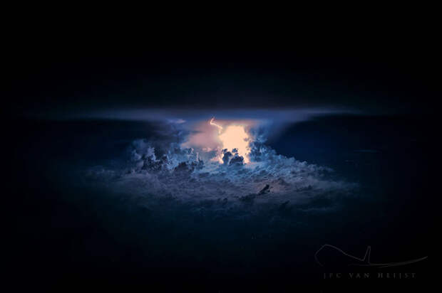 storm-sky-photography-airline-pilot-christiaan-van-heijst-5-57eb67f6d9149__880