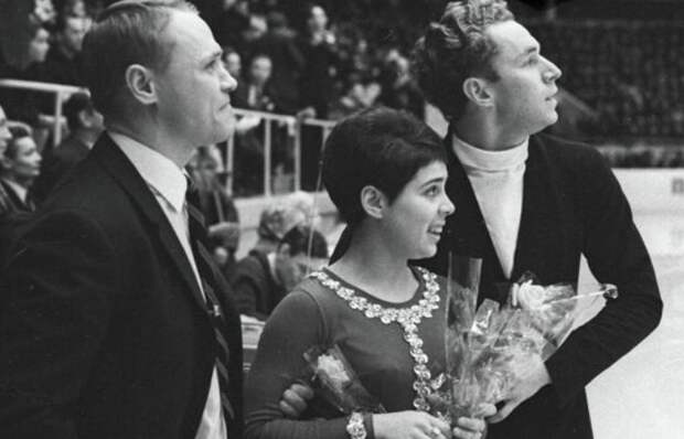 Станислав Жук с Ириной Родниной и Алексеем Улановым. Станислав Жук с Ириной Родниной и Алексеем Улановым.