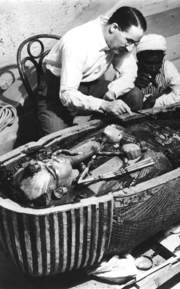 Вскрытие саркофага фараона, 1924 год После 3х тысяч лет одиночества, Тутанхамон вновь повстречал людей. история, события, фото