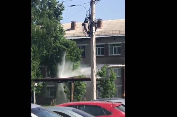 На улице Новой прорвало трубу