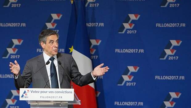 Выборы во Франции: В Страсбурге Фийона обсыпали мукой перед началом встречи с избирателями