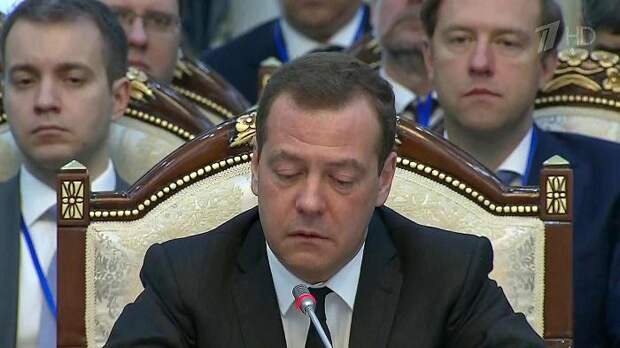 Медведев обещает: через два года Россия обгонит весь мир
