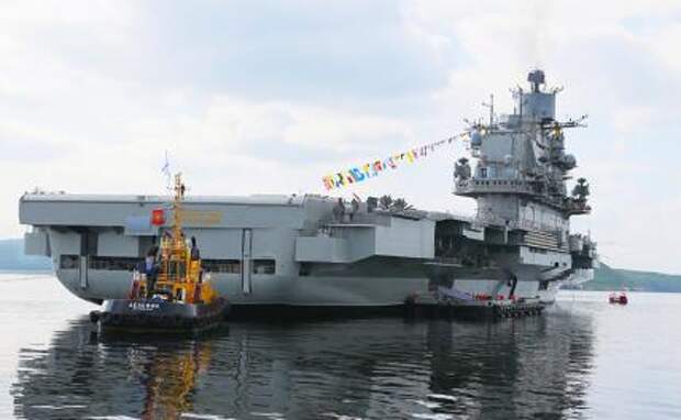 На фото: тяжелый авианесущий крейсер "Адмирал Кузнецов"