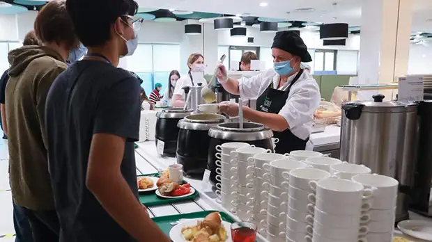 Переменка цен: себестоимость школьных обедов выросла на 18%