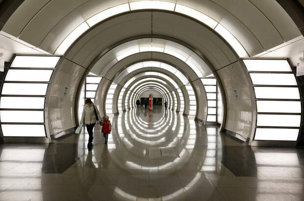 Станция метро «Фонви́зинская»