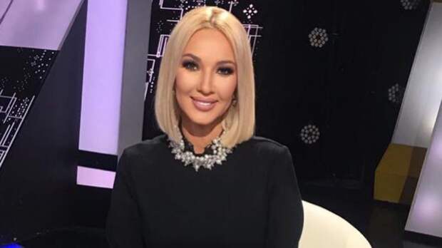 Кудрявцева сфотографировалась в бассейне с молодым мужем-хоккеистом