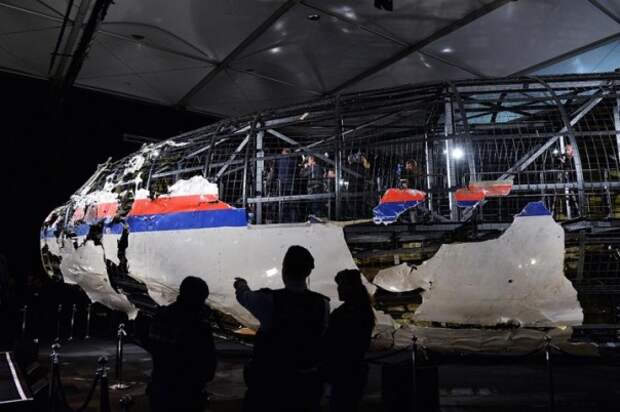 Голландский суд поручил уничтожить ряд видео и фото с места крушения MH17