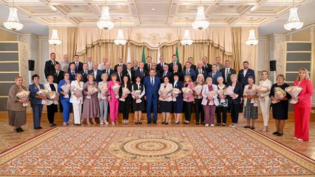 Алексей Песошин вручил государственные награды Российской Федерации и Республики Татарстан