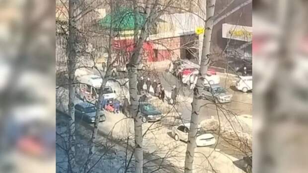 В Бийске 12-летний мальчик угодил под колеса иномарки