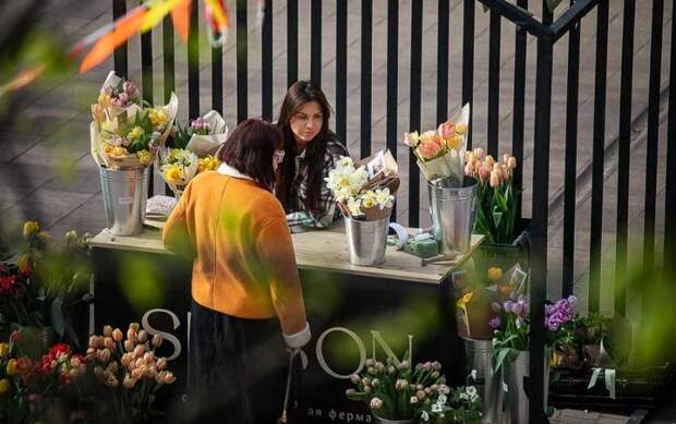 В Смоленске организовали бесплатные места для продажи цветов к 8 марта