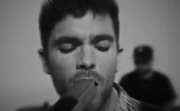 Royal Blood выпустили черно-белый клип «Honeybrains»