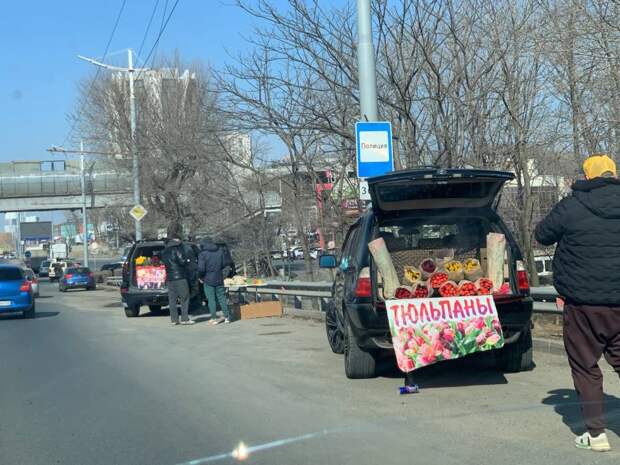«Уже по 250»: нелегальные торговцы заполонили Владивосток