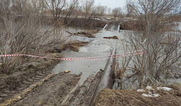 Автомобильный мост затопило в Нижегородской области