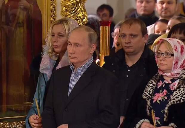 Путин встречает Рождество в Симеоновской церкви в Петербурге