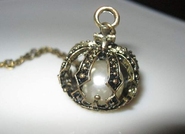 c364890261-ukrasheniya-kulon-na-tsepochke-v-bronze-korona