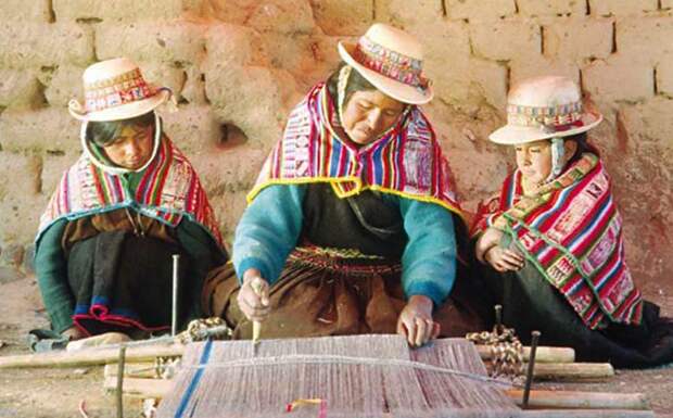 Ручное производство тканей индейцев Кечуа