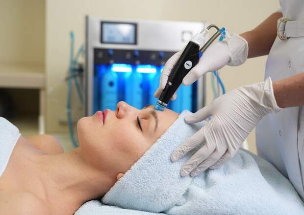 Hydrafacial: Путь к совершенству кожи с помощью вакуумной чистки лица