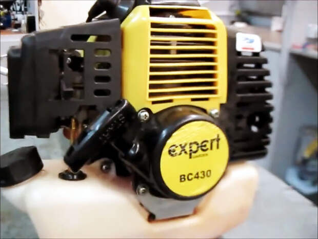 Если бензокоса не заводится, то стоит поискать проблему в простых вещах