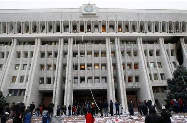 People protesting against the results of a parliamentary election stand in front of the government headquarters which has been taken over in Bishkek, Kyrgyzstan, October 6, 2020. REUTERS/Vladimir Pirogov