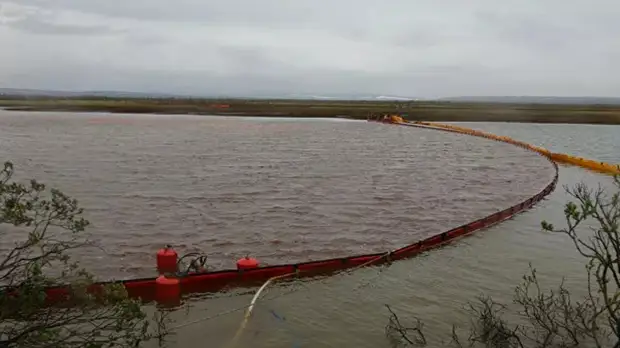 Под Норильском за сутки собрали 4 тысячи кубометров водонефтяной смеси