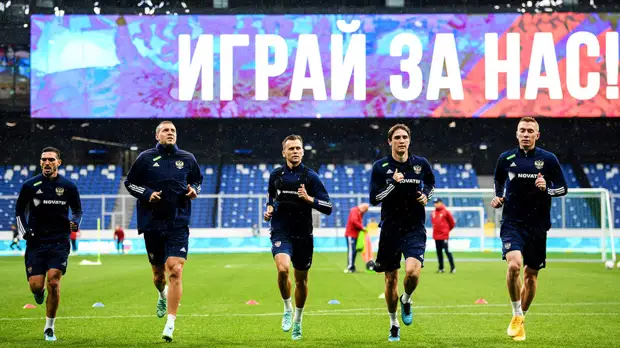 Новое амплуа Дзюбы и отрицательные тесты на коронавирус: чем запомнилась открытая тренировка сборной России