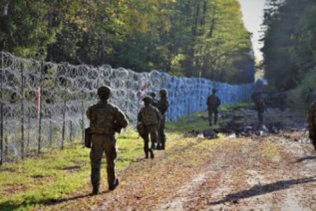 Забор на границе Польши “защитит от Лукашенко и Путина”