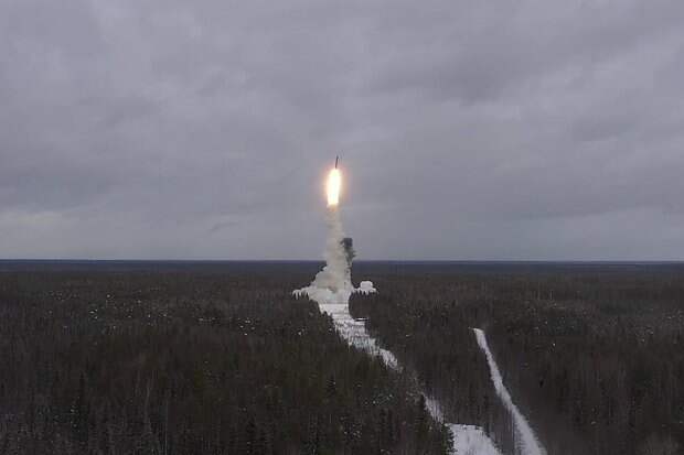 Запуск межконтинентальной баллистической ракеты 