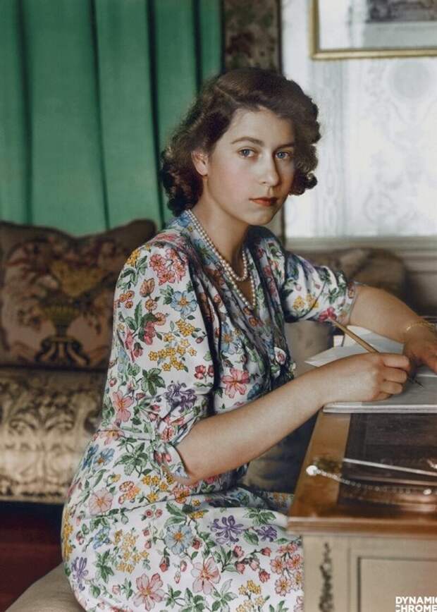 Будущей королеве Елизавете II исполнилось 18 лет, 1944 г.