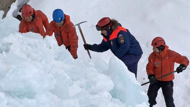 Спасатели нашли всех пропавших на Камчатке туристов
