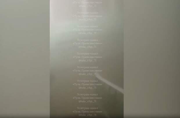 На Красноармейском проспекте в Туле подъезд заливает кипятком из-за прорвавшейся трубы