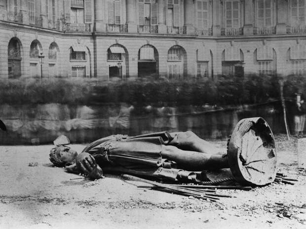 Сброшенная статуя Наполеона I на Вандомской площади. Париж. 1871 год. история, люди, факты