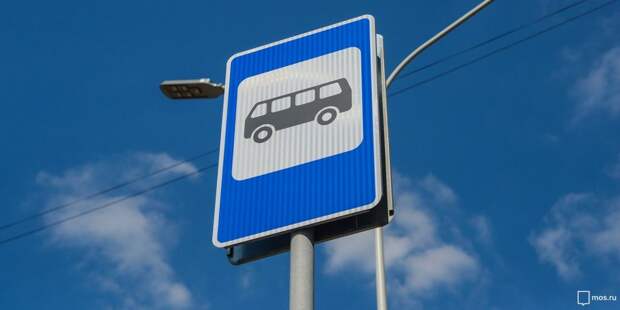 Дорожный знак на улице Генерала Кузнецова застыл в немом поклоне