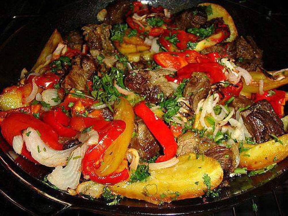 Блюда с перцем и помидорами грузинская кухня