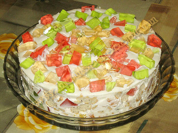 Желейный торт с желе, сметаной и печеньем