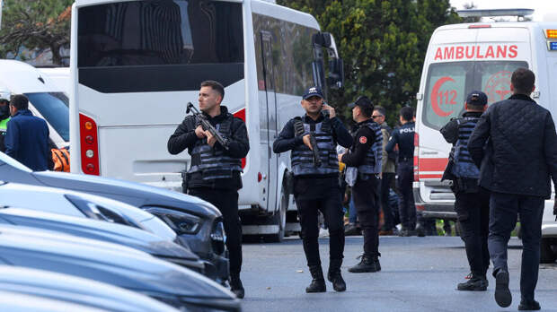 Двое полицейских ранены при нападении на консульство Израиля в Турции