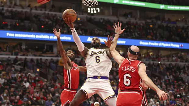 «Лейкерс» потерпел поражение от «Чикаго» в НБА, Джеймс набрал 31 очко