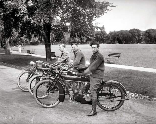 Три индейца (мотоциклы марки "Indian") - Вашингтон, 1915 год авто, мото, мотоцикл, мотоциклы, олдтаймер, ретро техника, ретро фото, фото