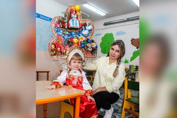 Самый огромный кокошник в год единства народов РФ примерили под Новосибирском