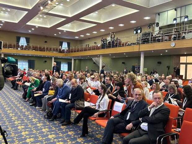 В Петербурге указали на разрыв между отчетами и реальной педагогикой