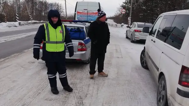 Автобус шадринск тюмень. Водитель автобуса в Шадринске. Призыв ГАИ.