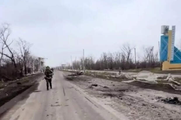 Появились кадры отхода боевиков ВСУ с позиций под Константиновкой