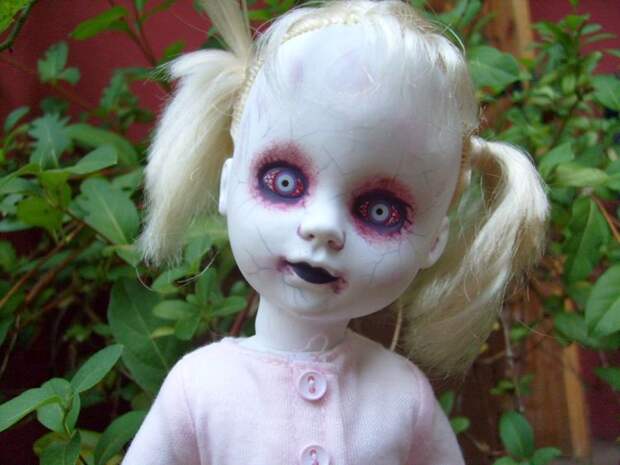 кукла из фильма ужасов игрушка