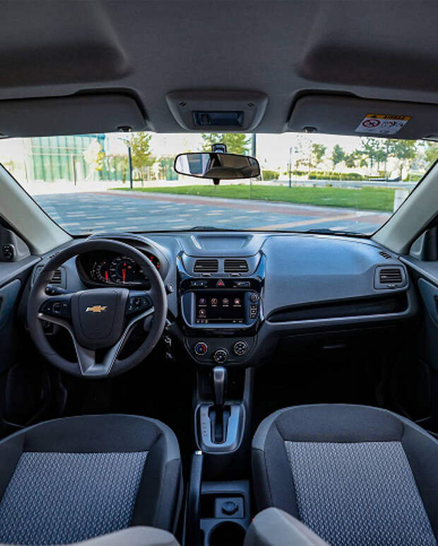 Представлен обновленный Chevrolet Cobalt. Теперь у него есть подогрев сидений и круиз-контроль