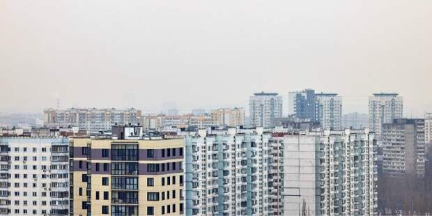 Работы по капитальному ремонту крыш жилых домов начались в Москве